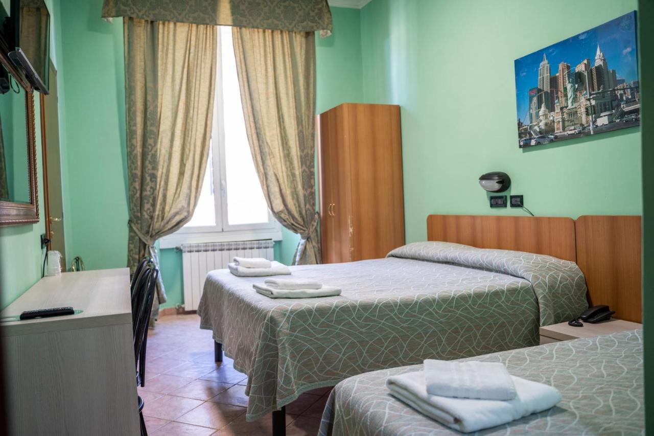 רומא Hotel Ferrarese מראה חיצוני תמונה