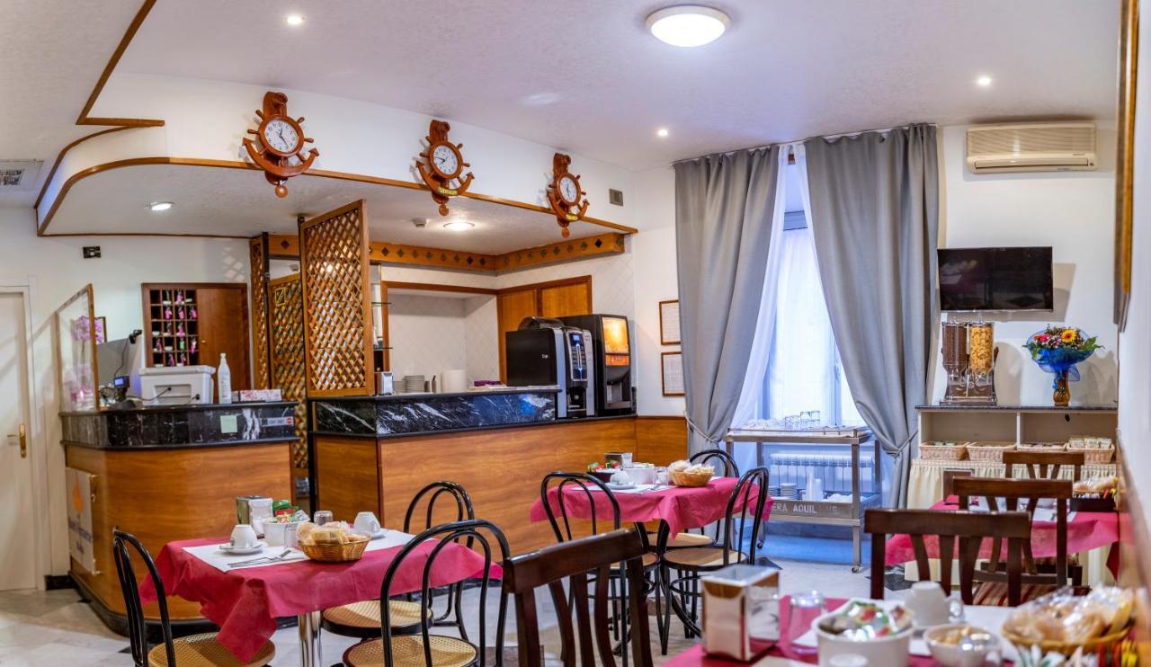 רומא Hotel Ferrarese מראה חיצוני תמונה
