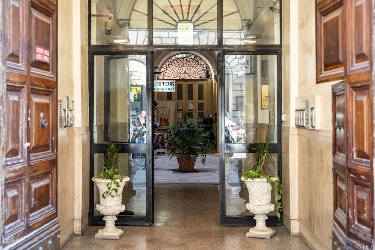 רומא Hotel Ferrarese מראה חיצוני תמונה