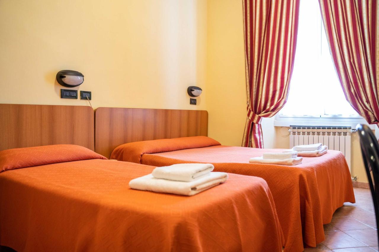 רומא Hotel Ferrarese מראה חיצוני תמונה