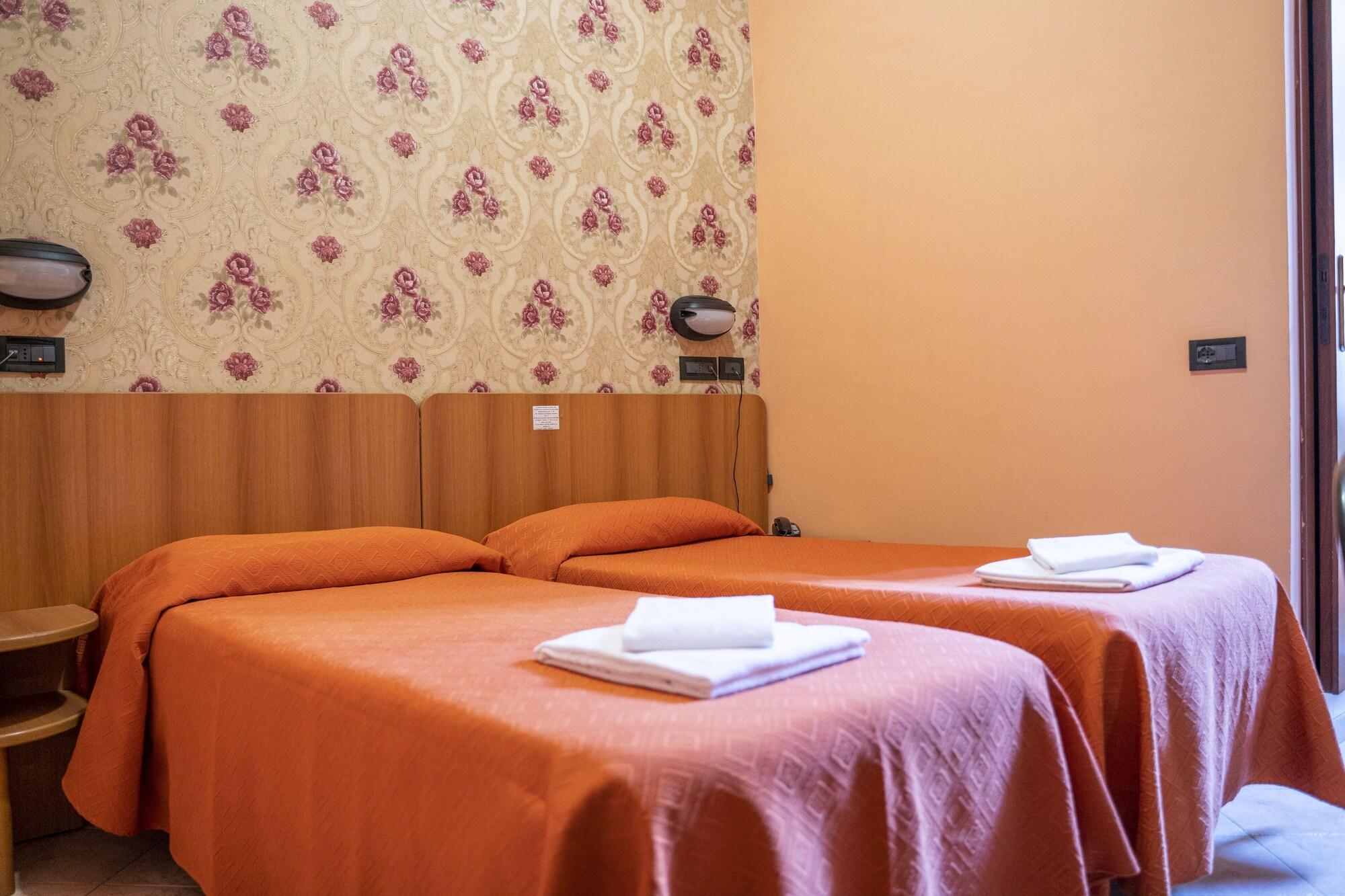 רומא Hotel Ferrarese מראה חיצוני תמונה