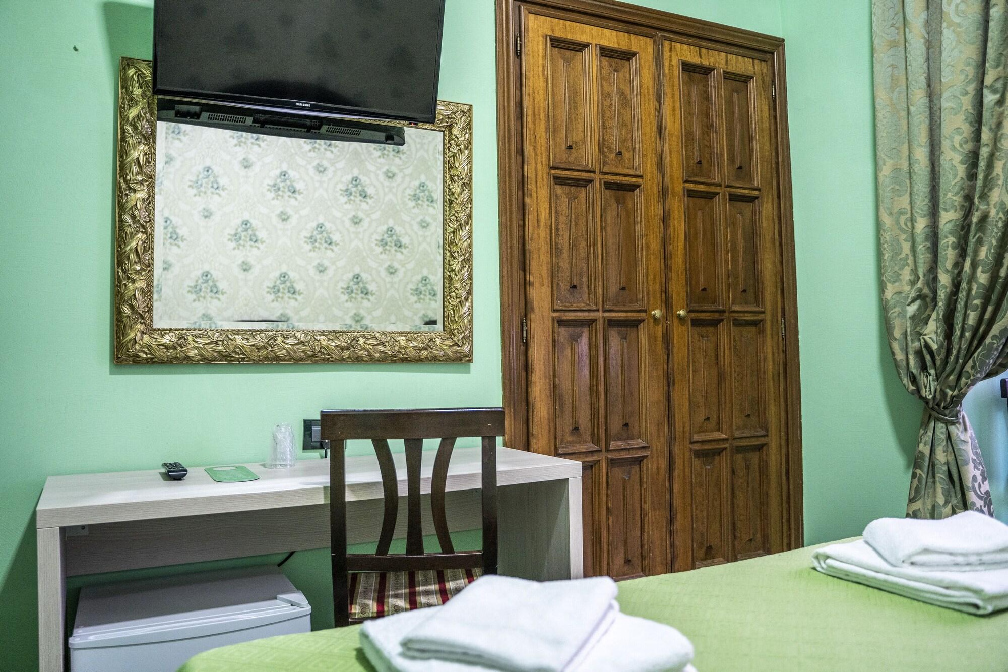 רומא Hotel Ferrarese מראה חיצוני תמונה