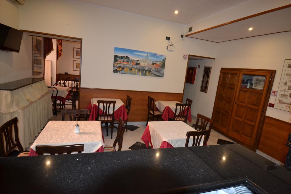 רומא Hotel Ferrarese מראה חיצוני תמונה