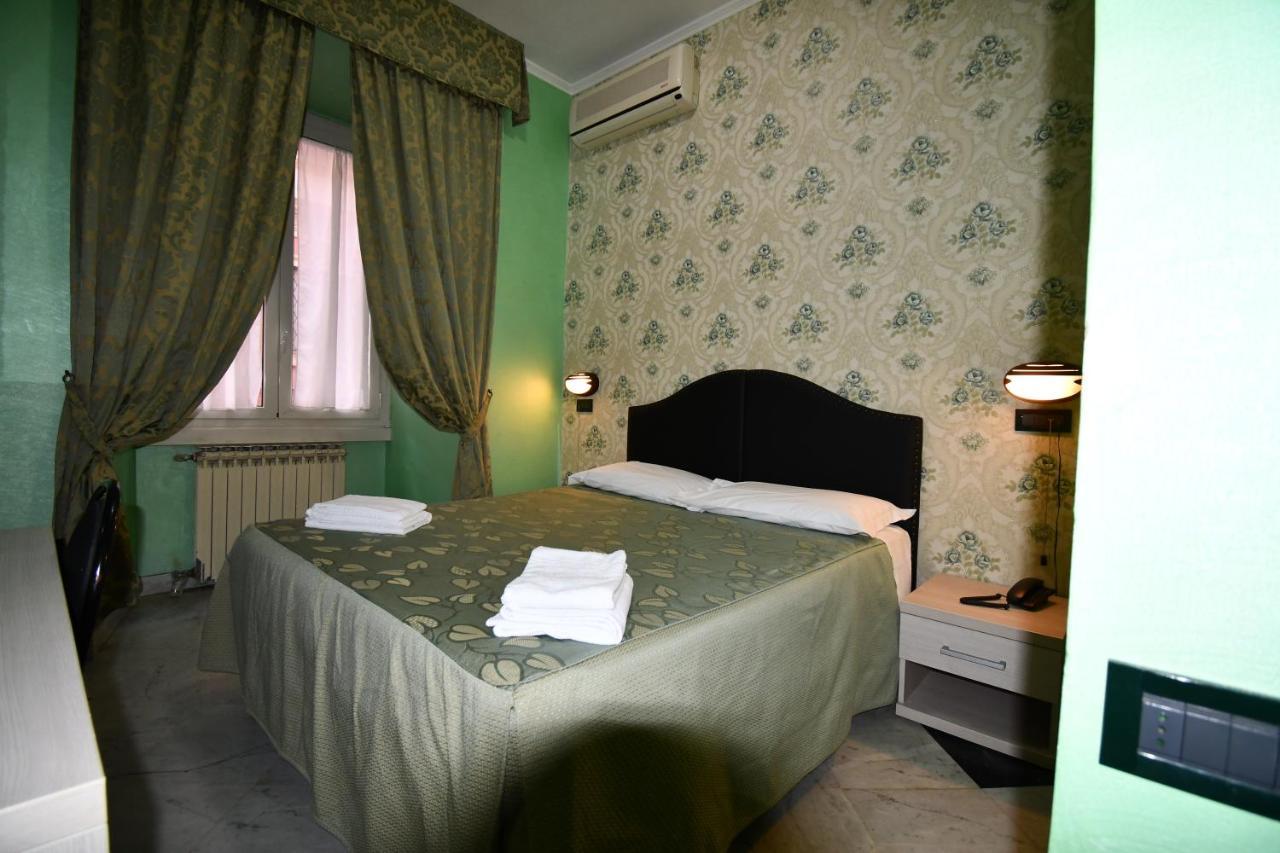 רומא Hotel Ferrarese מראה חיצוני תמונה