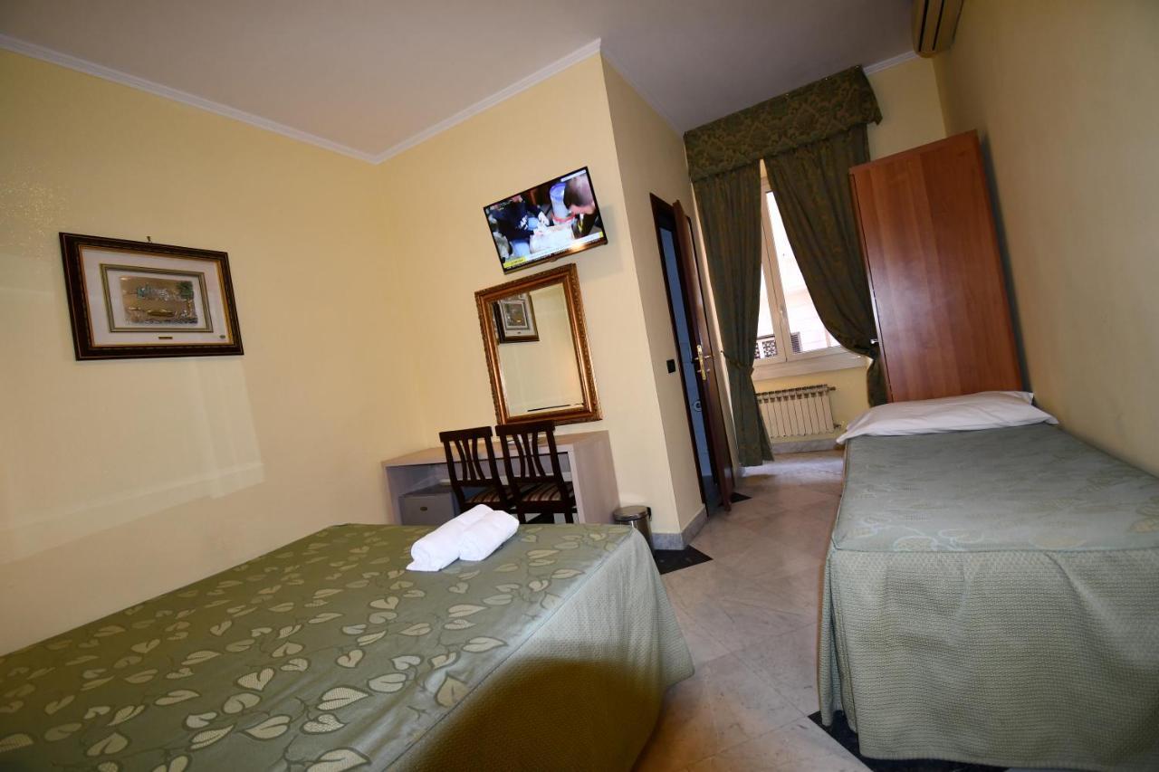 רומא Hotel Ferrarese מראה חיצוני תמונה