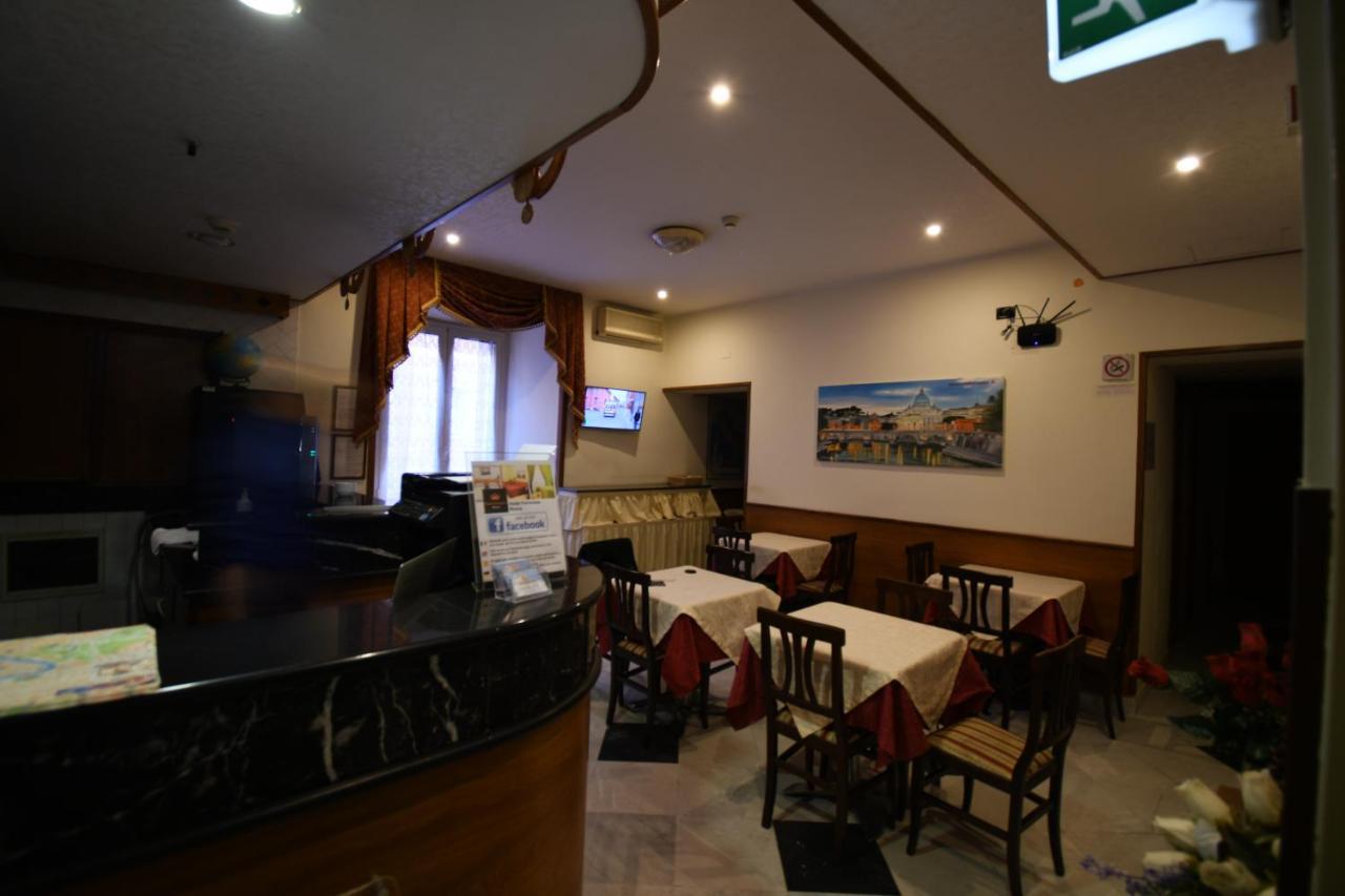 רומא Hotel Ferrarese מראה חיצוני תמונה